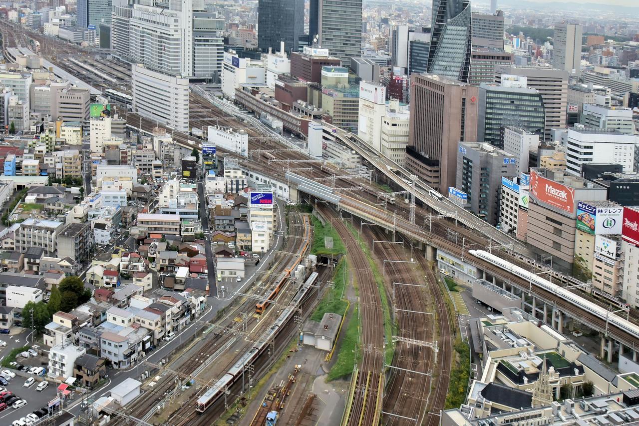 Nagoya Prince Hotel Sky Tower Exteriér fotografie The elevated portion of the Shinkansen in Tokyo