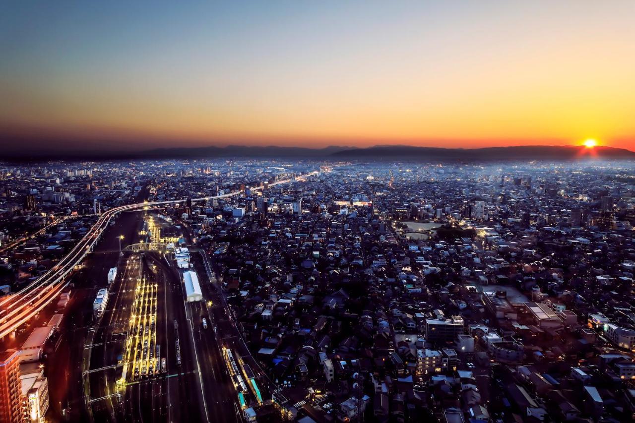 Nagoya Prince Hotel Sky Tower Exteriér fotografie Aerial view of the city at sunset